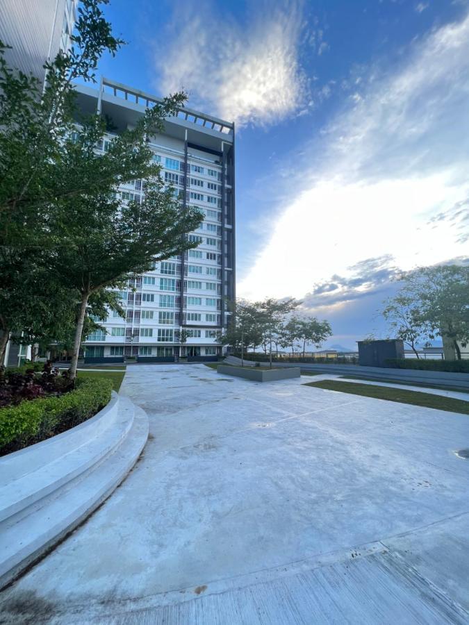 Rayyan Condominium @ Metrocity Square Kuching Extérieur photo